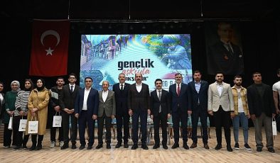 Başkan Altay Akşehir’de Esnafla ve Gençlerle Buluştu