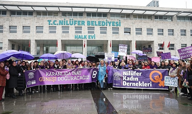 Nilüferli kadınlar 8 Mart’ta ‘Karanlığa İnat Güneşi Doğuracağız’ sloganıyla yürüdü