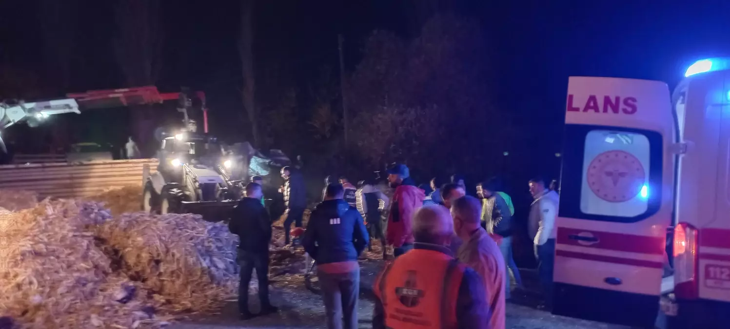 Kazaya müdahale eden polislere TIR çarptı: 1 şehit, 1 polis yaralı