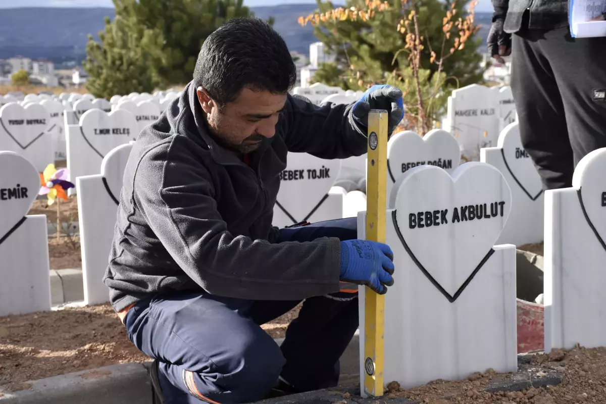 Sivas’ta Bebek Mezarlığına Kalp Şeklinde Düzenleme