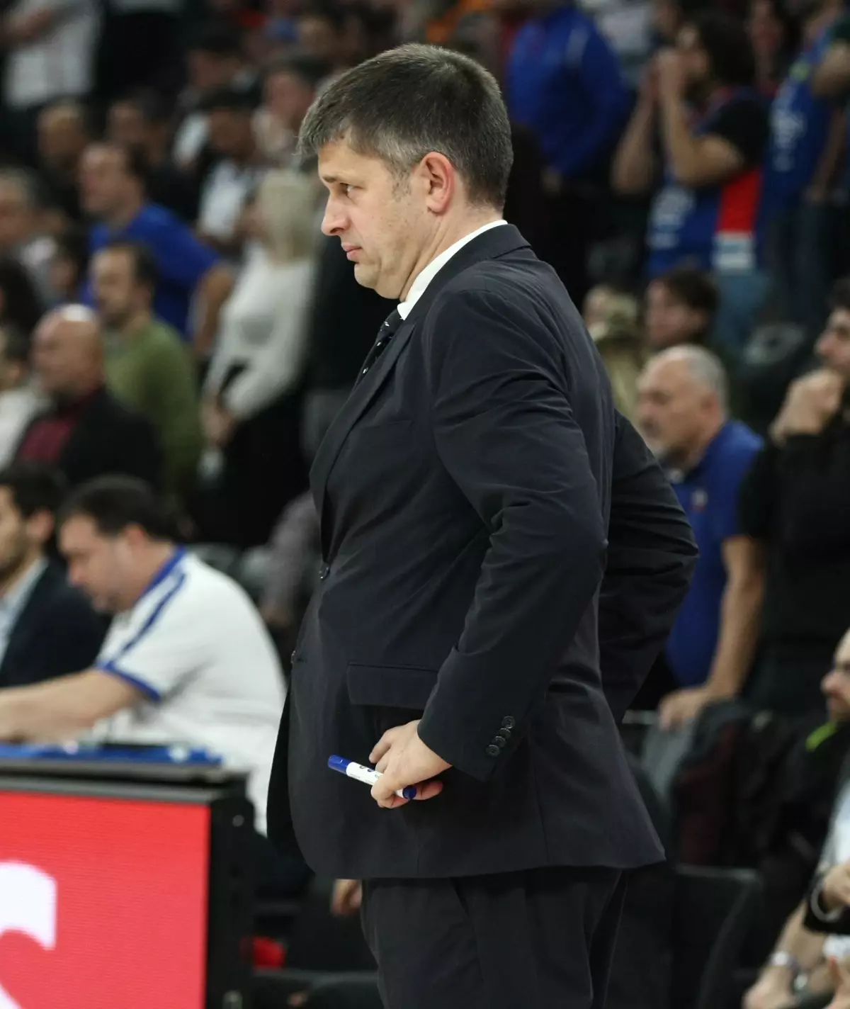 Anadolu Efes, Kızılyıldız’ı Mağlup Etti